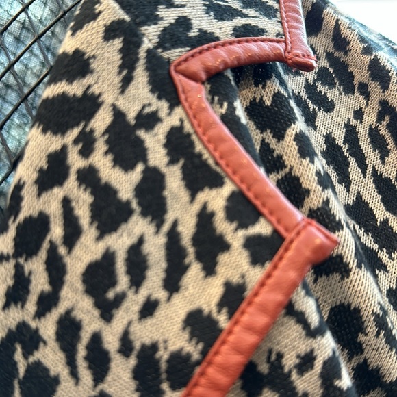 Fun lighter weight animal print jacket. Not lined - terrific for layering - Picture 2 of 5